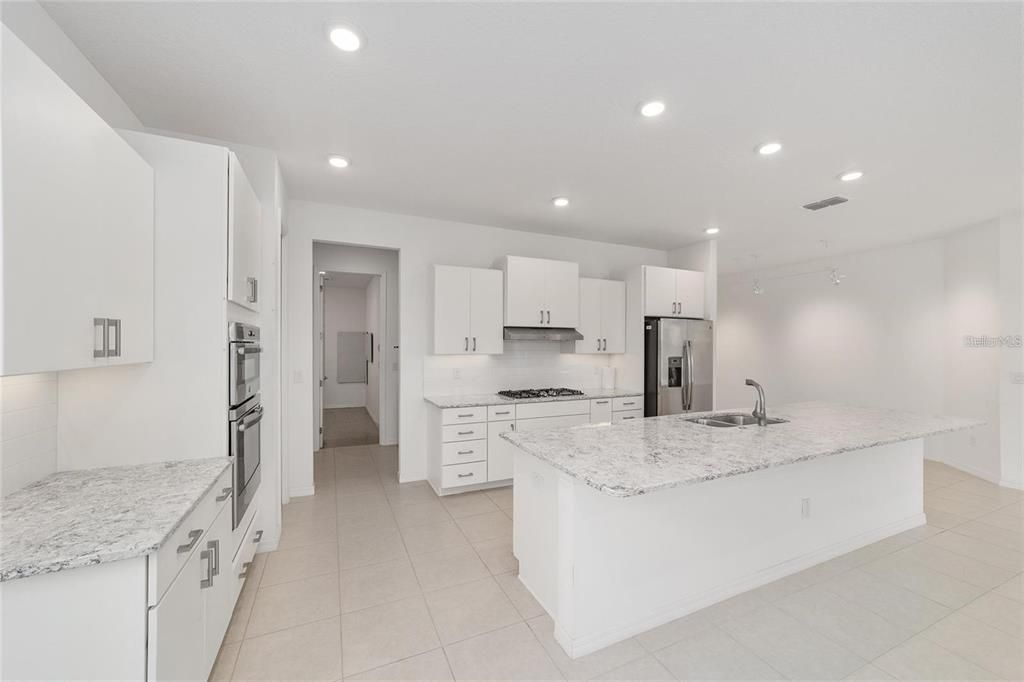 For Sale: $349,900 (2 beds, 2 baths, 1845 Square Feet)