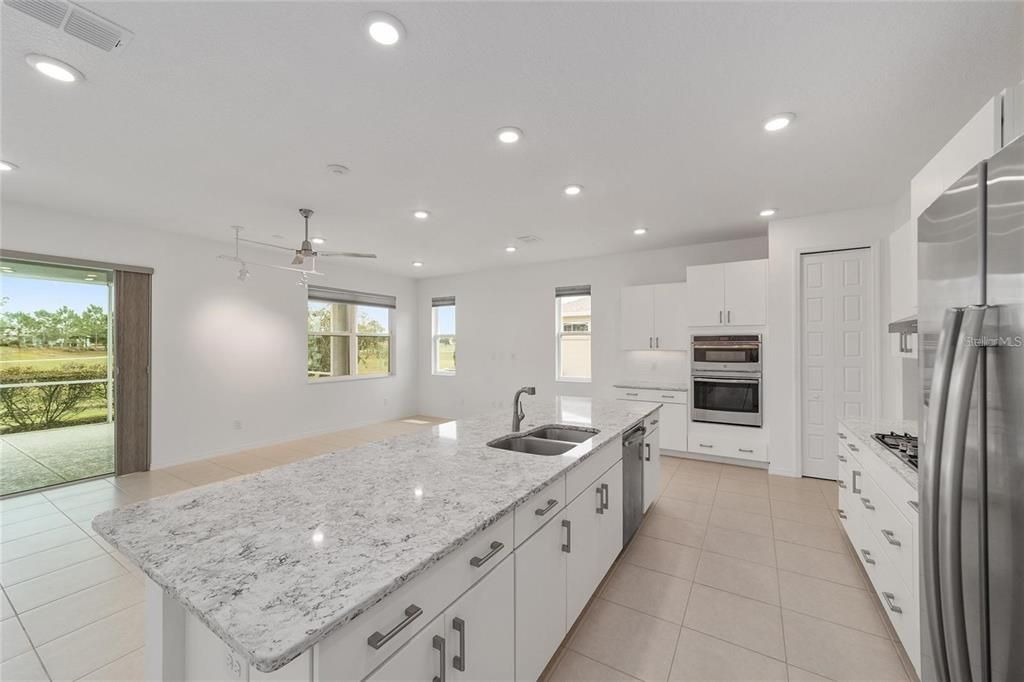 For Sale: $349,900 (2 beds, 2 baths, 1845 Square Feet)