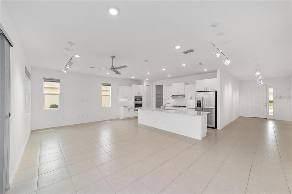 For Sale: $349,900 (2 beds, 2 baths, 1845 Square Feet)