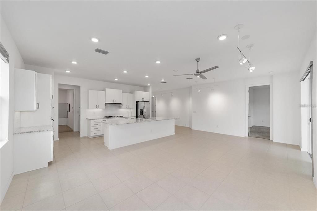 For Sale: $349,900 (2 beds, 2 baths, 1845 Square Feet)
