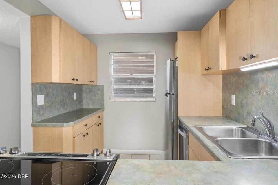 For Sale: $137,000 (2 beds, 2 baths, 932 Square Feet)