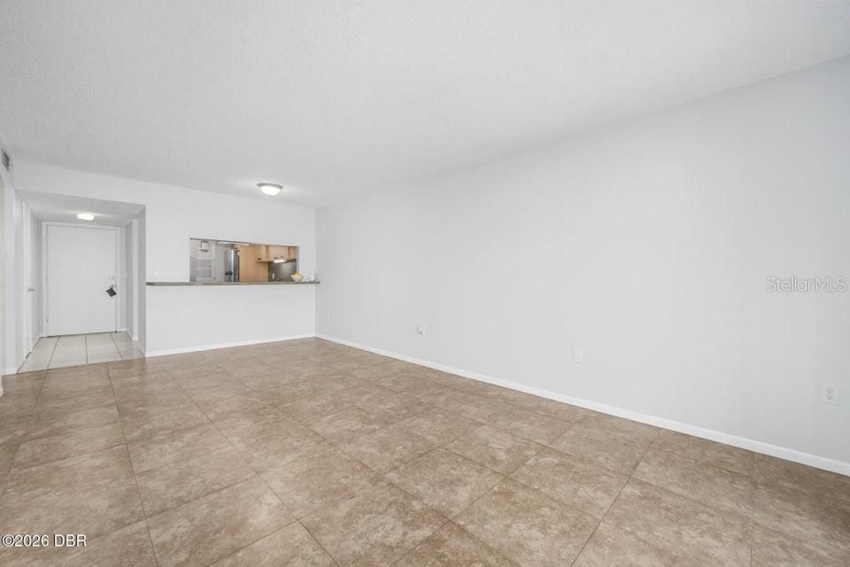For Sale: $137,000 (2 beds, 2 baths, 932 Square Feet)