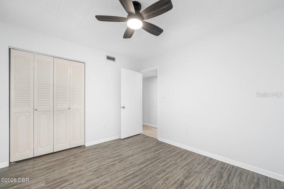 For Sale: $137,000 (2 beds, 2 baths, 932 Square Feet)
