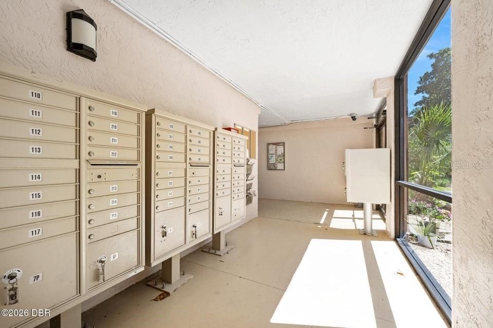 For Sale: $137,000 (2 beds, 2 baths, 932 Square Feet)