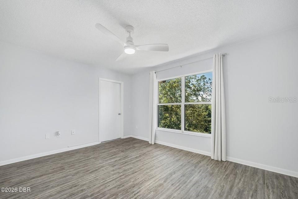 For Sale: $137,000 (2 beds, 2 baths, 932 Square Feet)