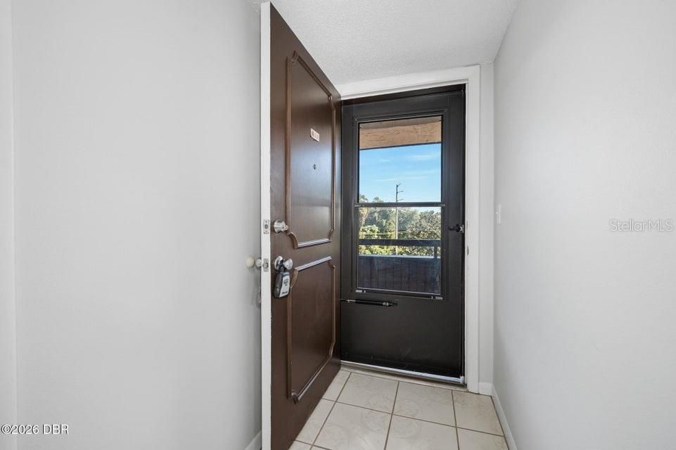For Sale: $137,000 (2 beds, 2 baths, 932 Square Feet)