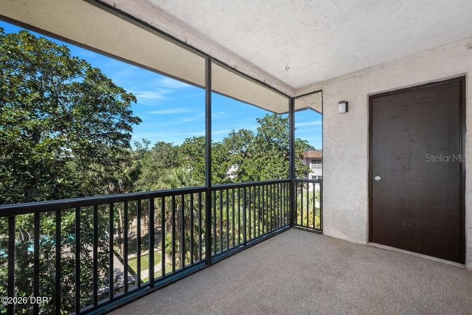 For Sale: $137,000 (2 beds, 2 baths, 932 Square Feet)