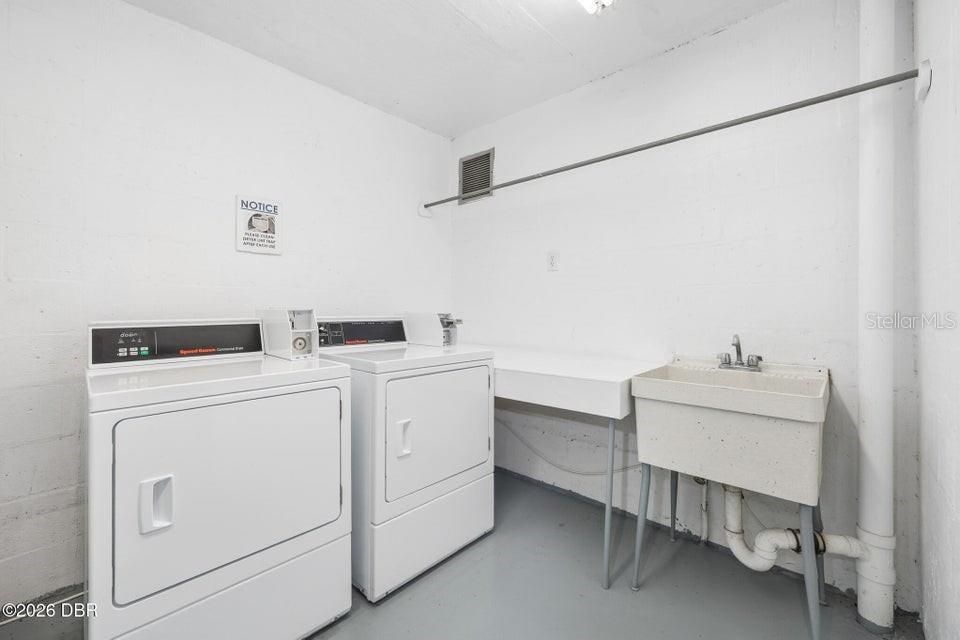 For Sale: $137,000 (2 beds, 2 baths, 932 Square Feet)