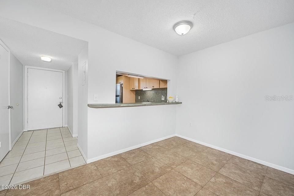 For Sale: $137,000 (2 beds, 2 baths, 932 Square Feet)