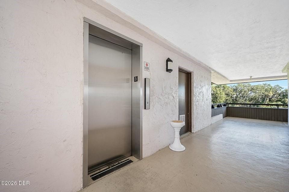 For Sale: $137,000 (2 beds, 2 baths, 932 Square Feet)