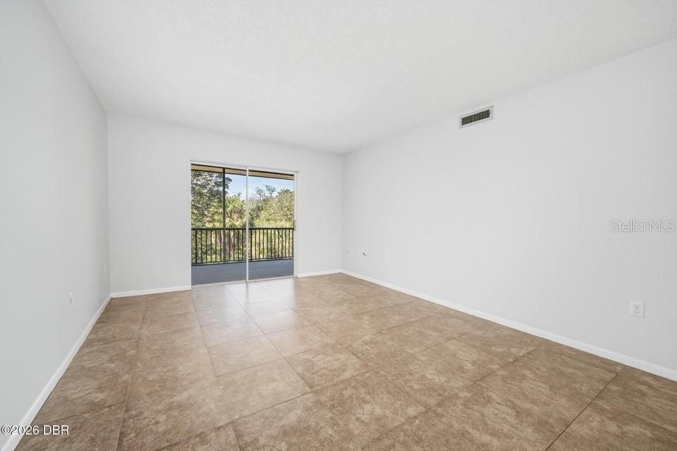 For Sale: $137,000 (2 beds, 2 baths, 932 Square Feet)