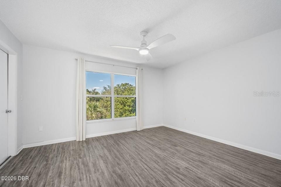 For Sale: $137,000 (2 beds, 2 baths, 932 Square Feet)