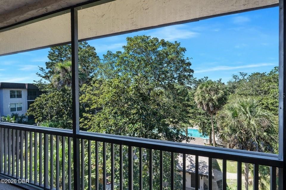 For Sale: $137,000 (2 beds, 2 baths, 932 Square Feet)