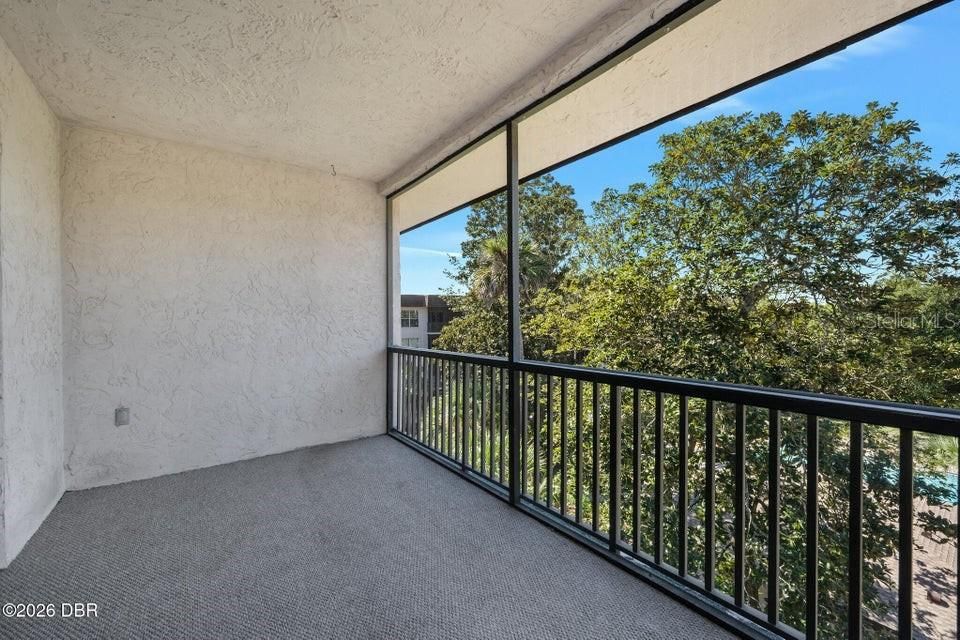 For Sale: $137,000 (2 beds, 2 baths, 932 Square Feet)