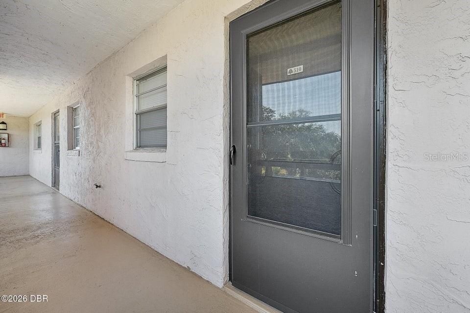 For Sale: $137,000 (2 beds, 2 baths, 932 Square Feet)