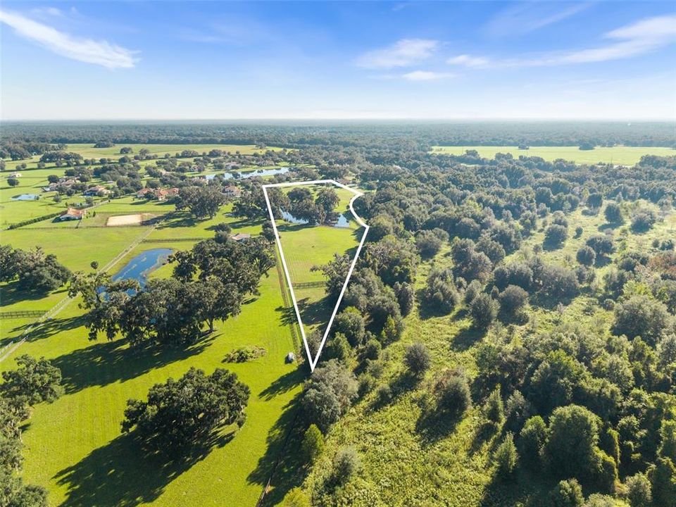 На продажу: $695,000 (7.32 acres)