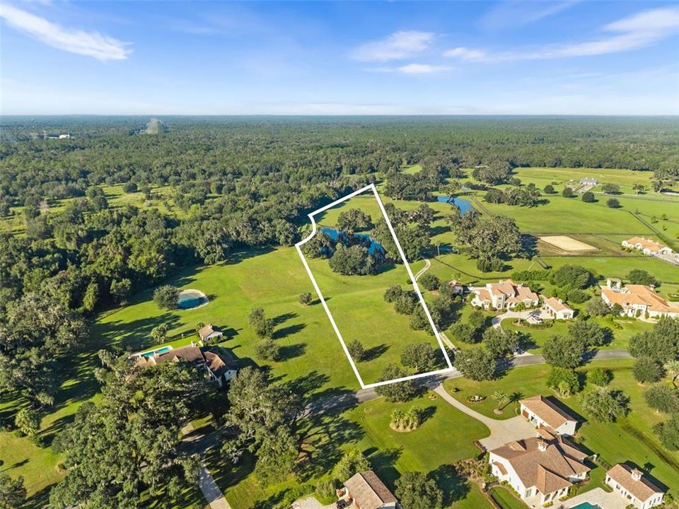 На продажу: $695,000 (7.32 acres)