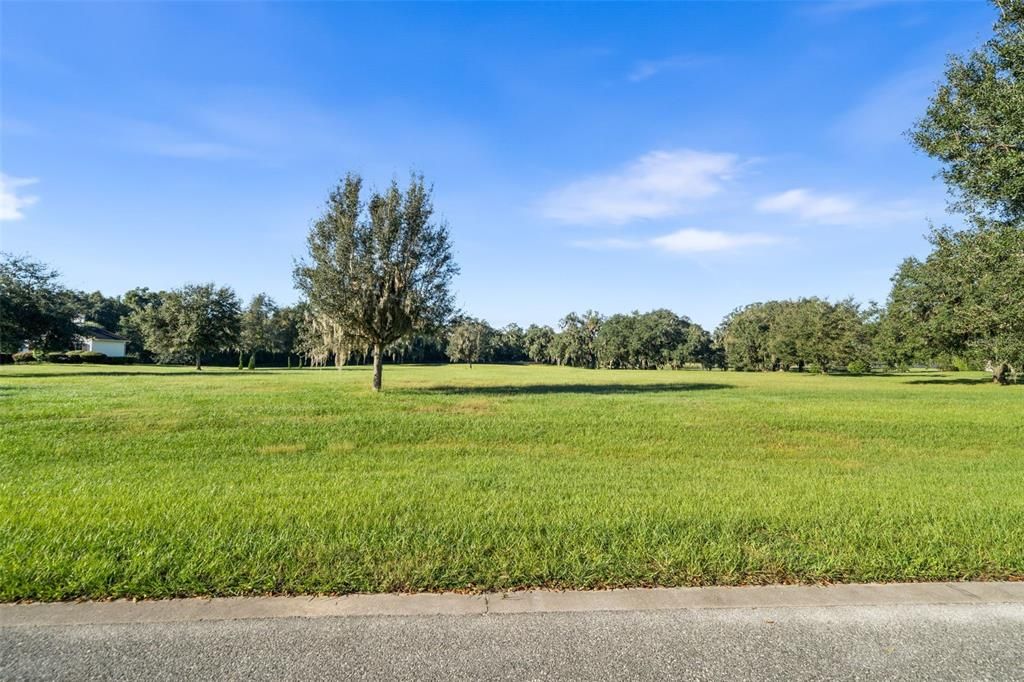 На продажу: $695,000 (7.32 acres)
