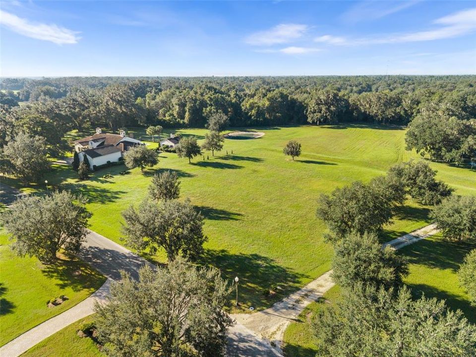 На продажу: $695,000 (7.32 acres)