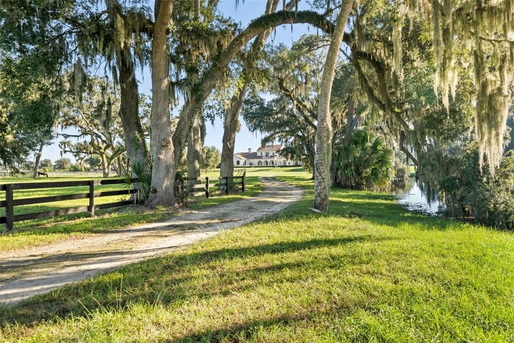 На продажу: $695,000 (7.32 acres)