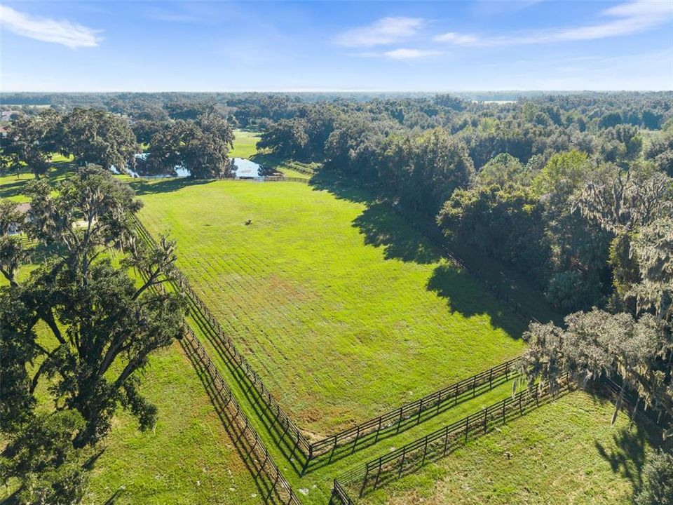 На продажу: $695,000 (7.32 acres)