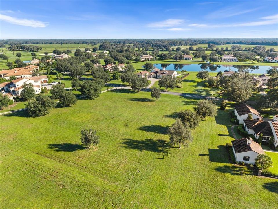 На продажу: $695,000 (7.32 acres)