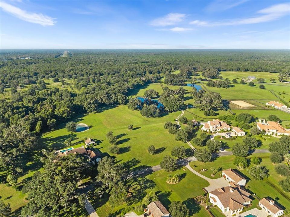 На продажу: $695,000 (7.32 acres)