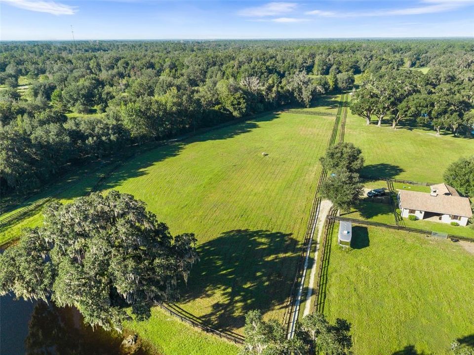 На продажу: $695,000 (7.32 acres)