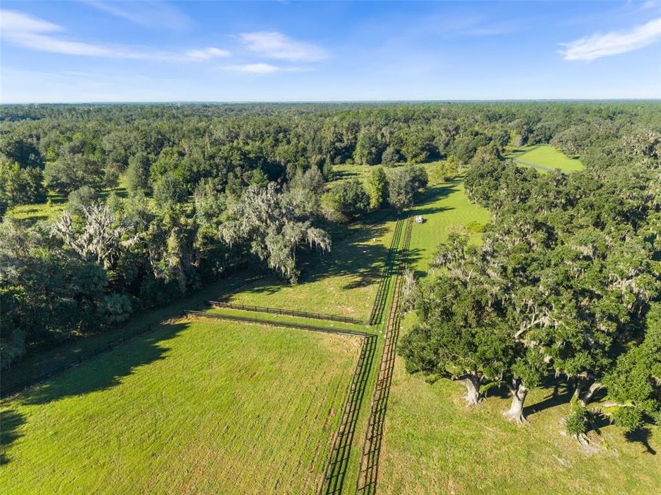 На продажу: $695,000 (7.32 acres)