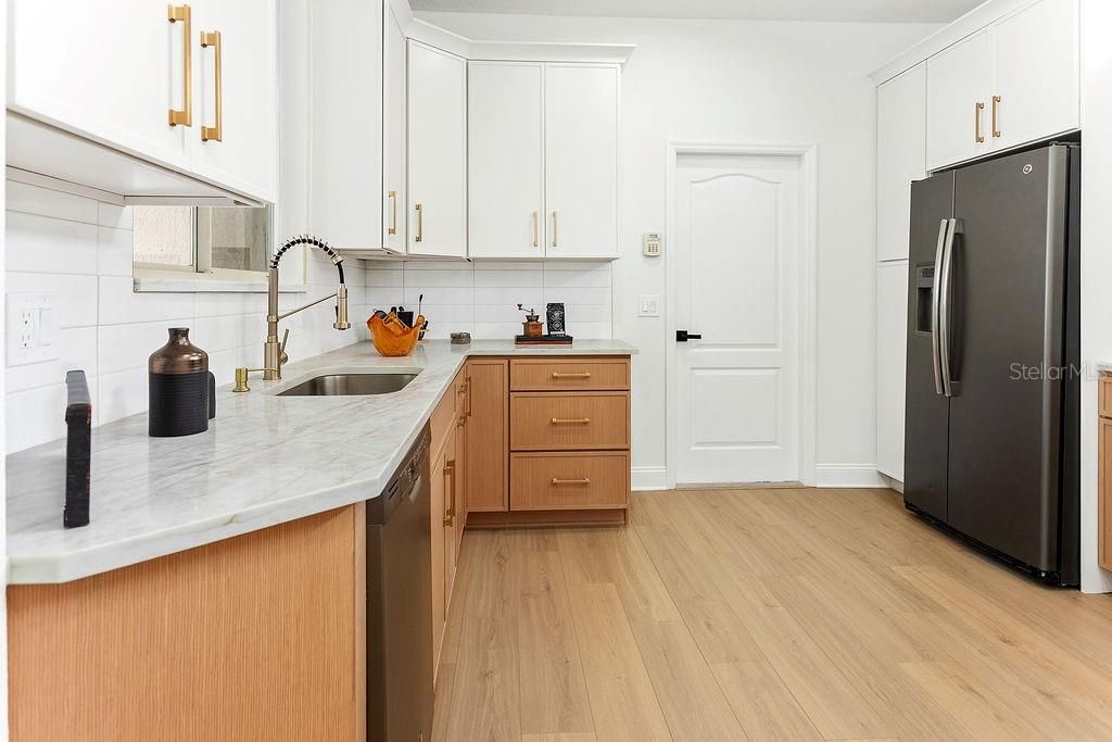 En Venta: $519,500 (3 camas, 2 baños, 1579 Pies cuadrados)