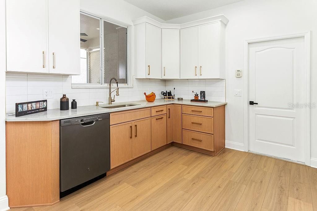 En Venta: $519,500 (3 camas, 2 baños, 1579 Pies cuadrados)