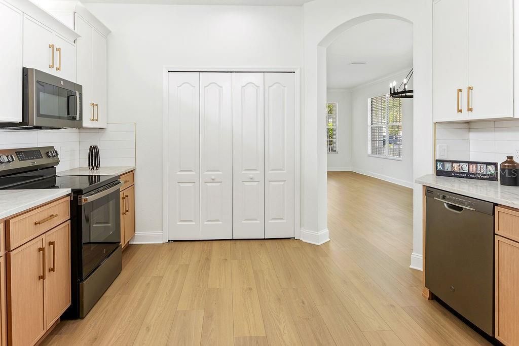 En Venta: $519,500 (3 camas, 2 baños, 1579 Pies cuadrados)