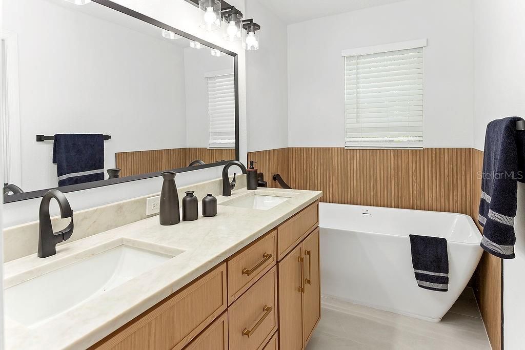En Venta: $519,500 (3 camas, 2 baños, 1579 Pies cuadrados)