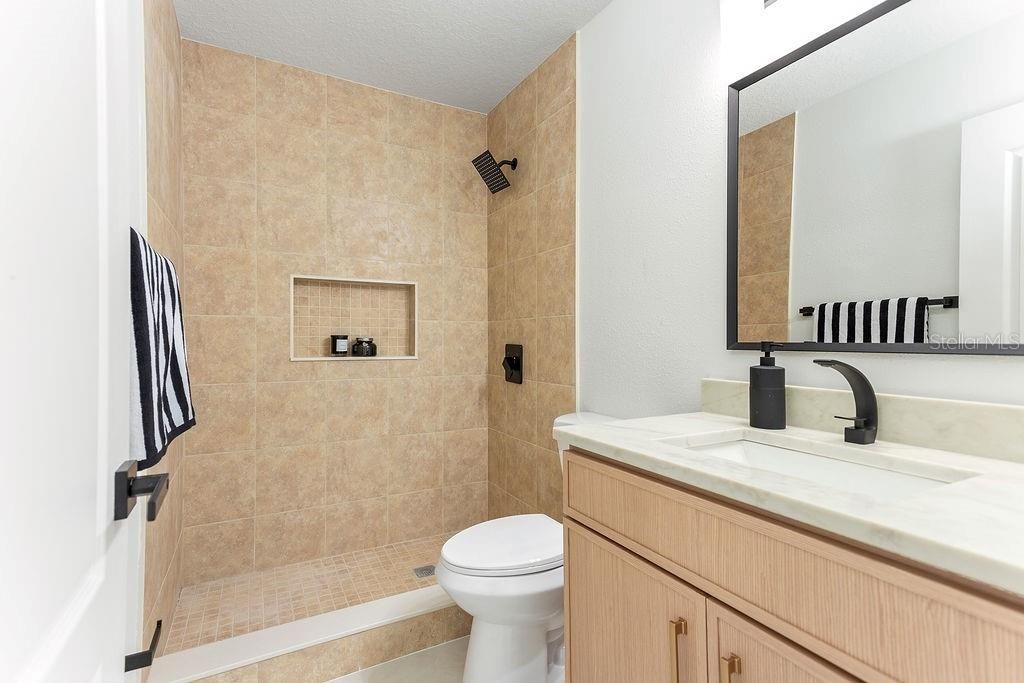 En Venta: $519,500 (3 camas, 2 baños, 1579 Pies cuadrados)