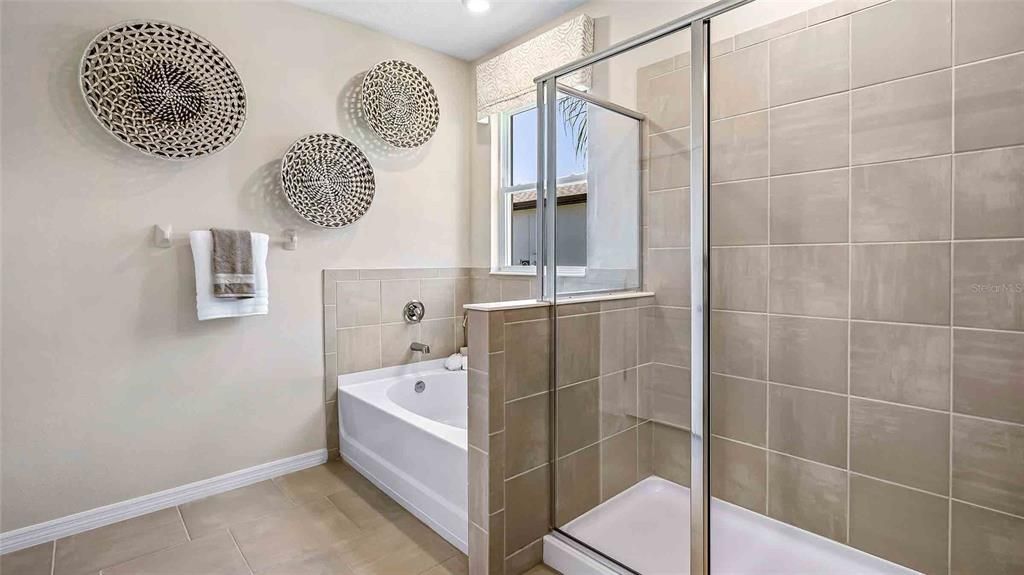 En Venta: $420,000 (4 camas, 2 baños, 2045 Pies cuadrados)