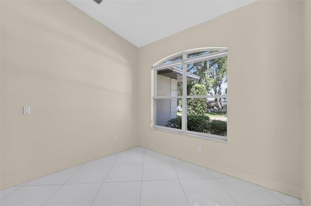 For Sale: $500,000 (3 beds, 2 baths, 1914 Square Feet)