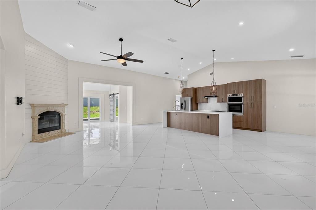 For Sale: $500,000 (3 beds, 2 baths, 1914 Square Feet)