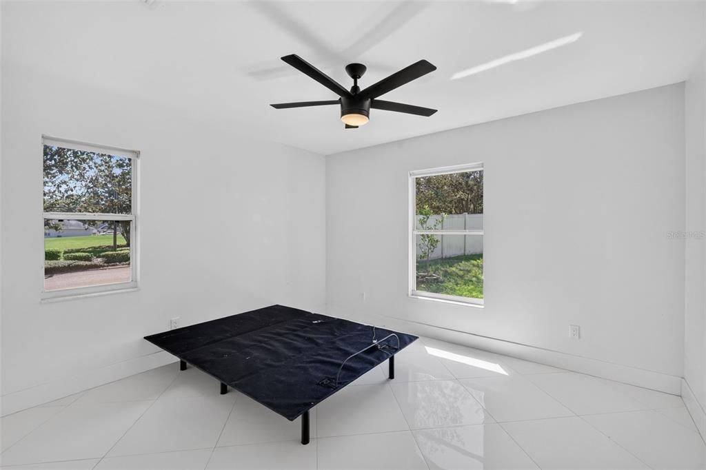 For Sale: $500,000 (3 beds, 2 baths, 1914 Square Feet)