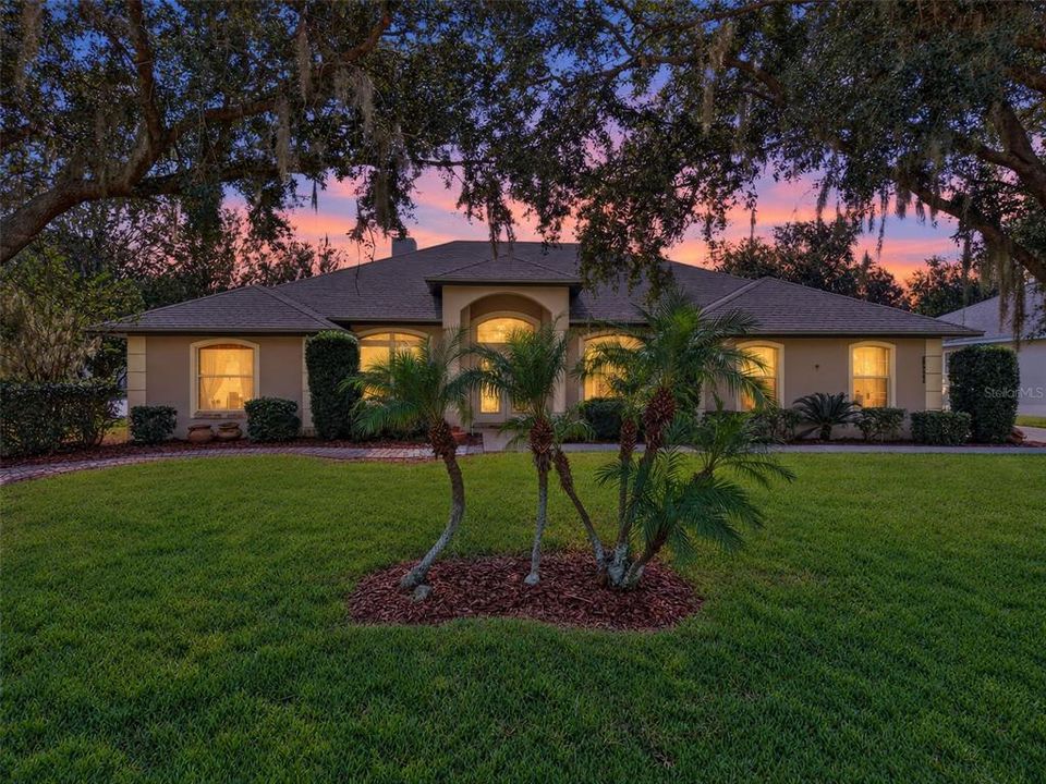 For Sale: $500,000 (3 beds, 2 baths, 1914 Square Feet)
