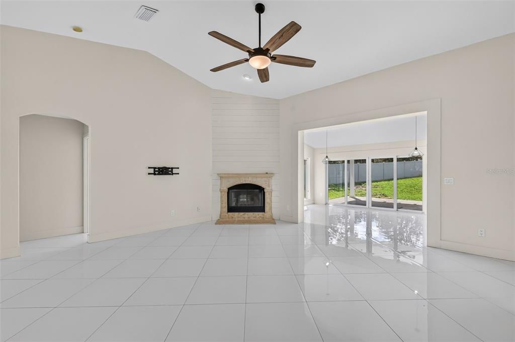 For Sale: $500,000 (3 beds, 2 baths, 1914 Square Feet)
