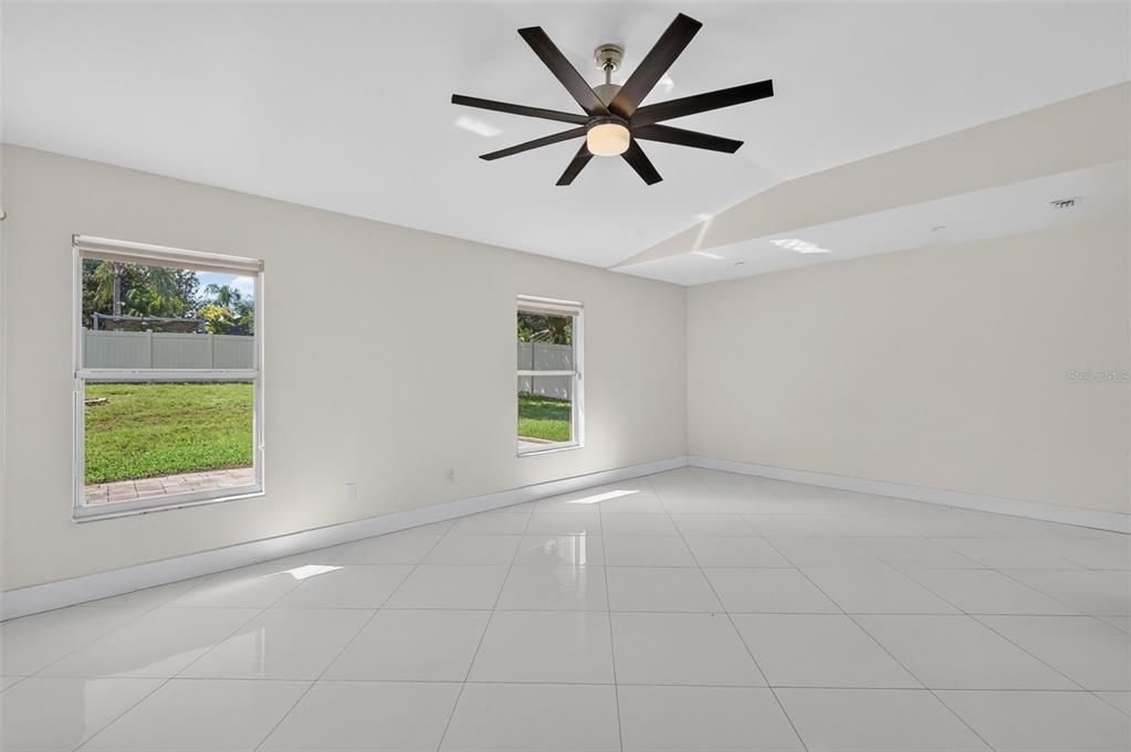 For Sale: $500,000 (3 beds, 2 baths, 1914 Square Feet)