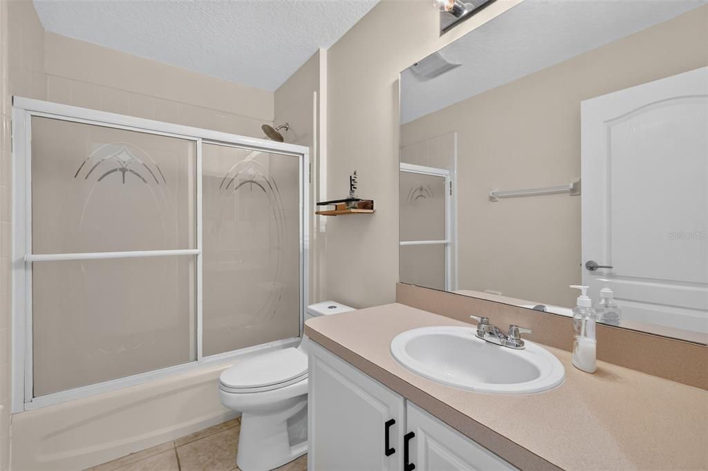 For Sale: $500,000 (3 beds, 2 baths, 1914 Square Feet)