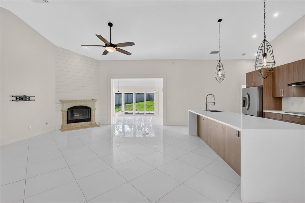 For Sale: $500,000 (3 beds, 2 baths, 1914 Square Feet)