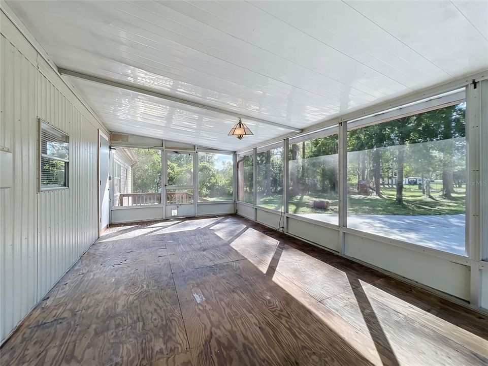 待售: $235,000 (2 贝兹, 2 浴室, 1048 平方英尺)