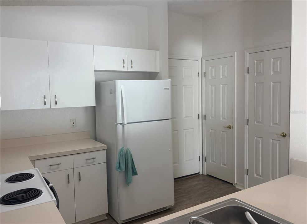 For Sale: $275,000 (2 beds, 2 baths, 1200 Square Feet)