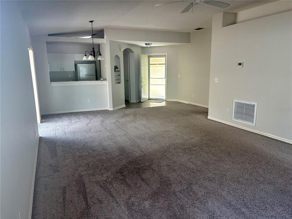 For Sale: $275,000 (2 beds, 2 baths, 1200 Square Feet)