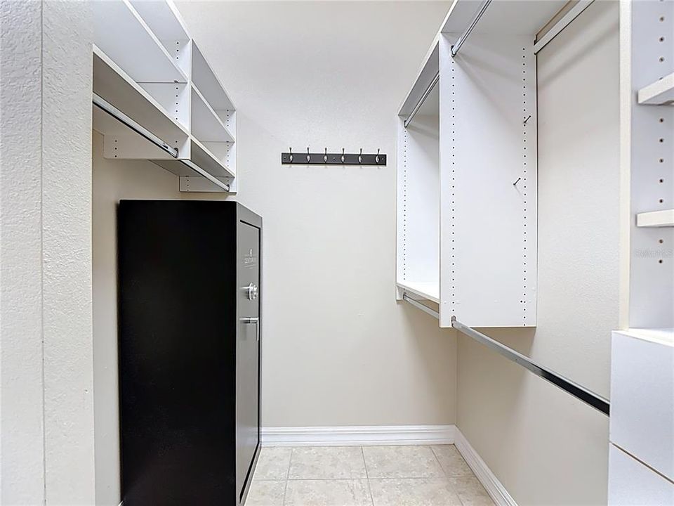 For Sale: $1,150,000 (3 beds, 3 baths, 2551 Square Feet)
