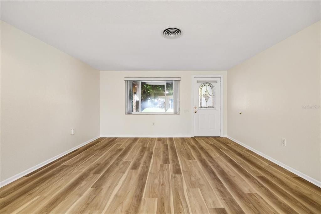 На продажу: $349,000 (2 спален, 1 ванн, 1128 Квадратных фут)