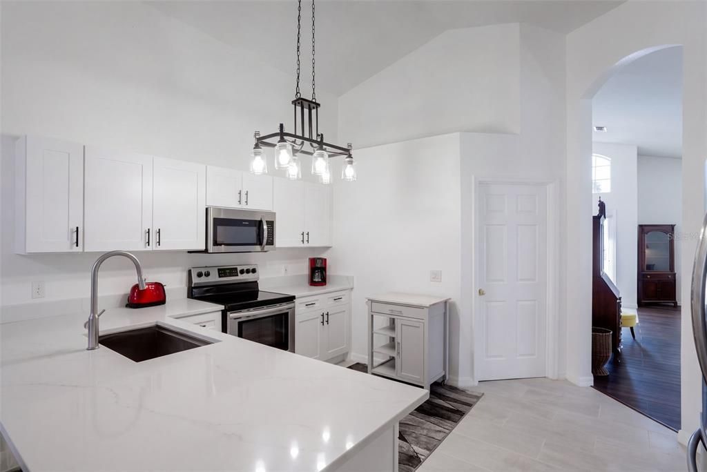 На продажу: $429,900 (4 спален, 2 ванн, 1960 Квадратных фут)