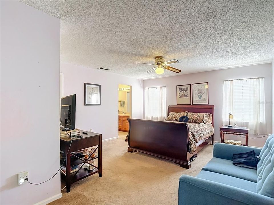 For Sale: $280,000 (3 beds, 2 baths, 1571 Square Feet)